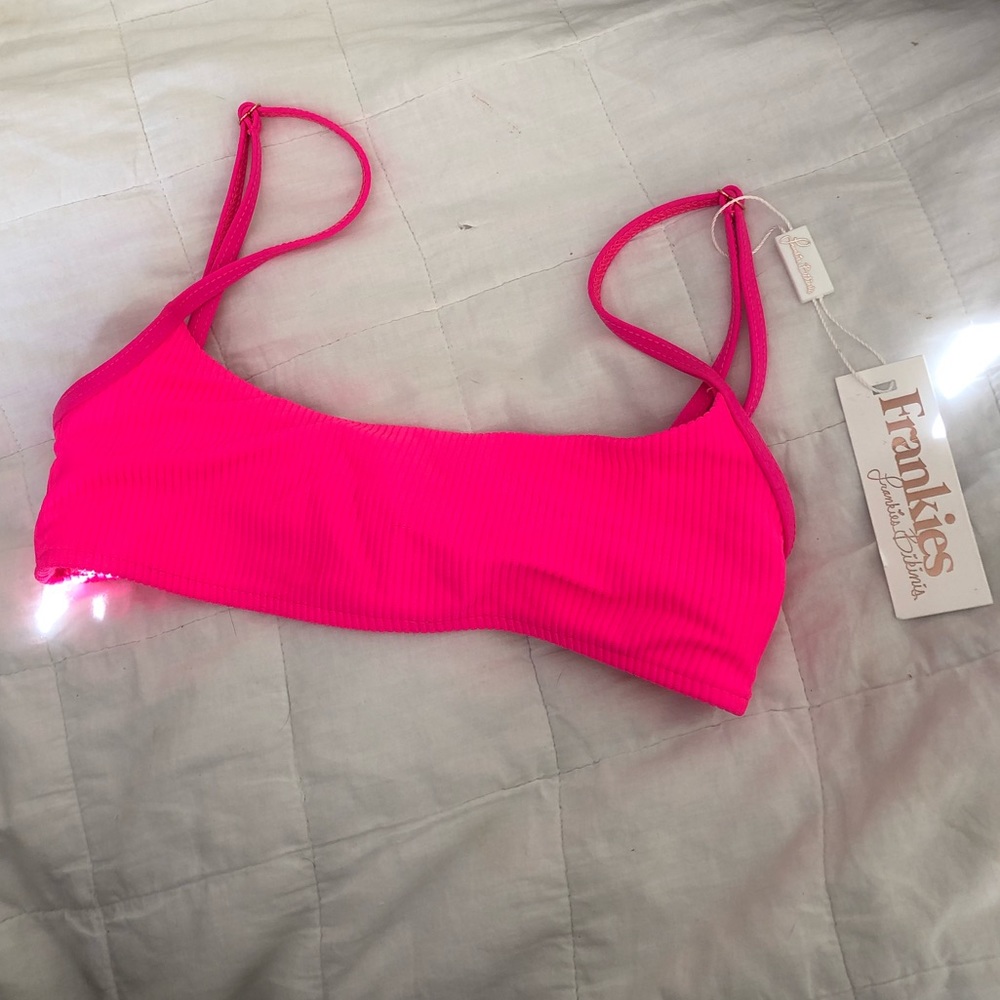 ✨NWT✨ Frankies Bikinis boots top in “heartthrob”